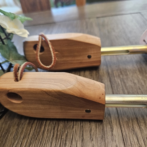 Rochester Sir Alton Cedar Shoe Keepers - Picture 6 of 10